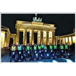 JOCHEN SCHWEIZER Geschenkgutschein: Segway-Nachttour durch Berlin